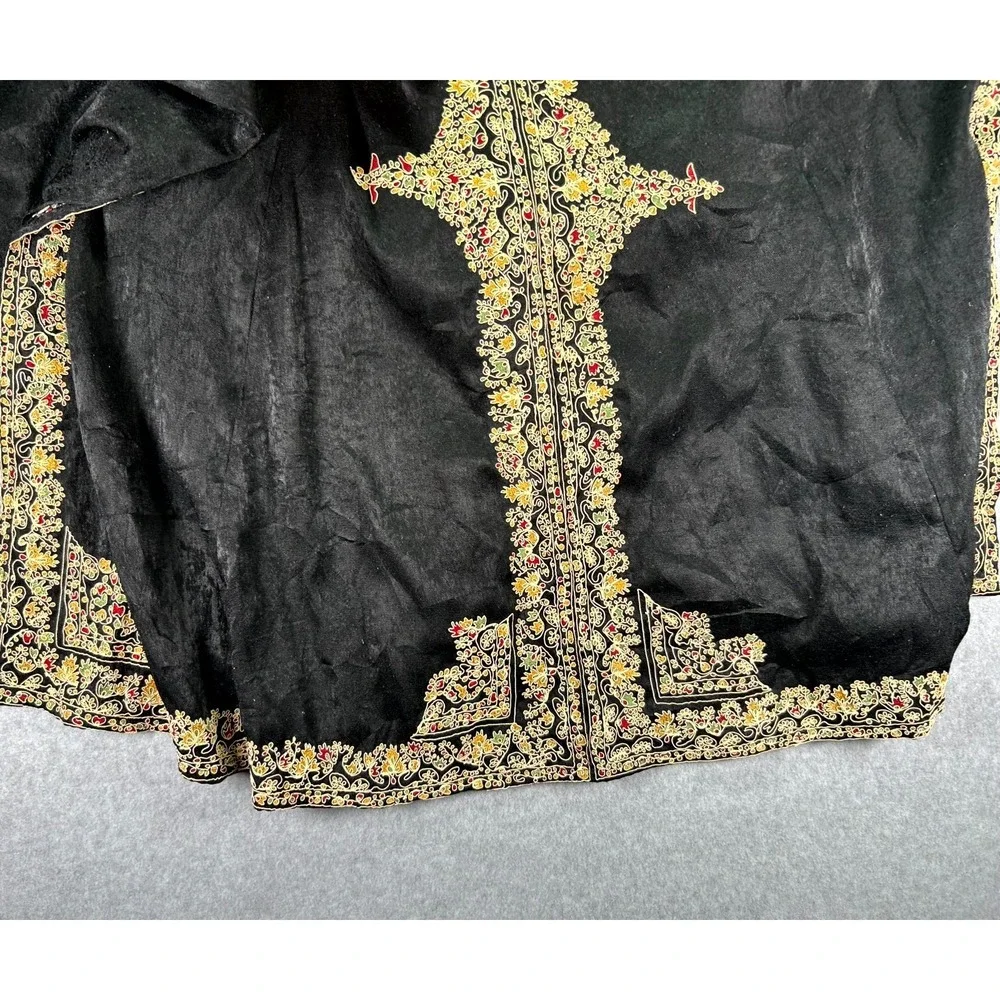 Vintage Womens Gown Black Velvet Embroidered Floral Stretch Round Neck Pullover